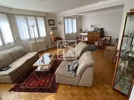 immeuble 13 pièces 319 m²