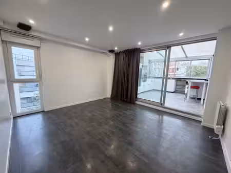 f2 atypique de 60m2 et véranda
