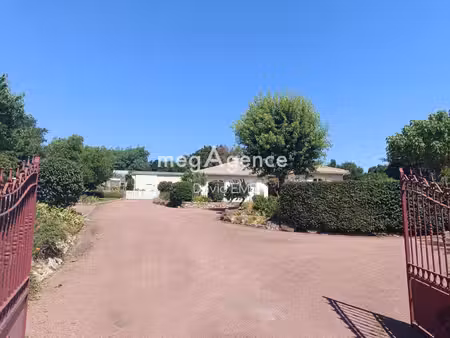 6 pièces  150 m2  4 chambres