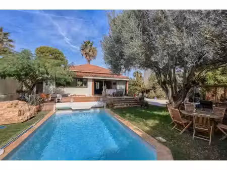 charmante maison de plain pied avec piscine