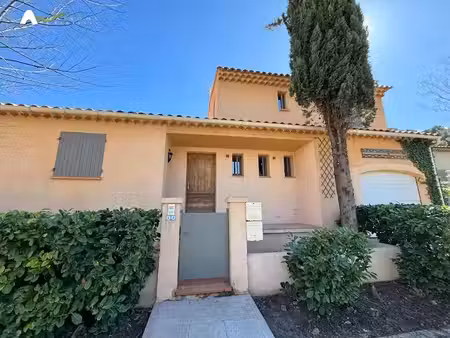 location meublée maison 6 pièces 108 m² à meyrargues (13650)  1 690 €