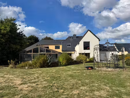 maison de 2001 de 245 m2 et son appartement type 2 indépendant- piscine couverte