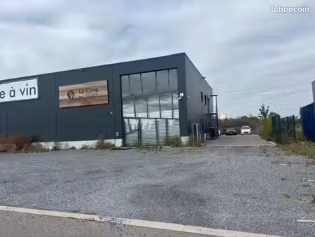 surface commercial