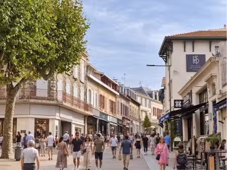 bail commercial hyper centre biarritz - rue pietonne