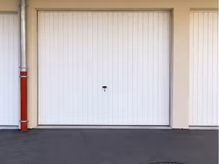 garage individuel fermé électrique – 135 /mois