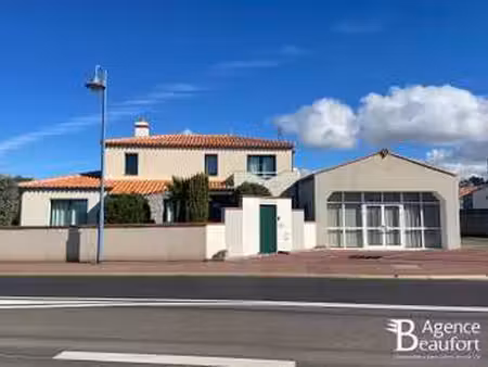 vente maison à brem-sur-mer (85470) : à vendre / 257m² brem-sur-mer