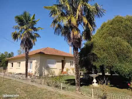 ensemble villa et garage  bâtiment agricole sur grand terrain 7000m2  espace jardin ombrag