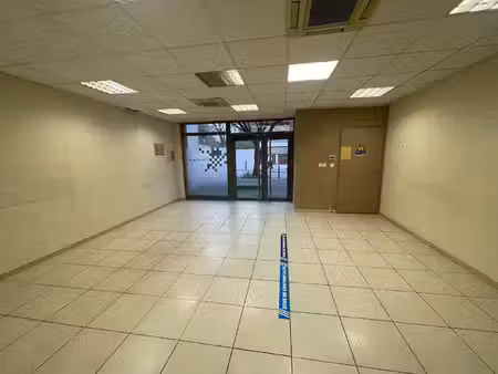 local 114 m2 - duranne