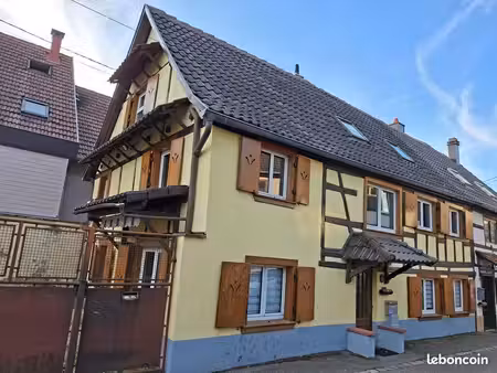 maison à colombages avec dépendance