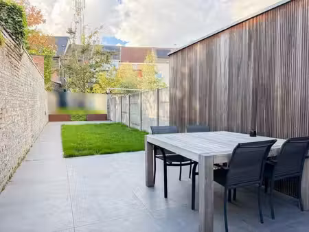 à vendre  immeuble commercial avec appartement spacieux d...