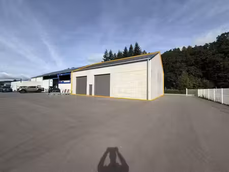 hall de stockage idéalement situé à houffalize !