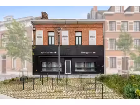 commerce avec logement au centre de zele
