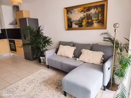 t2 meublé de standing-40m²-balcon-garage fermé-proche chu