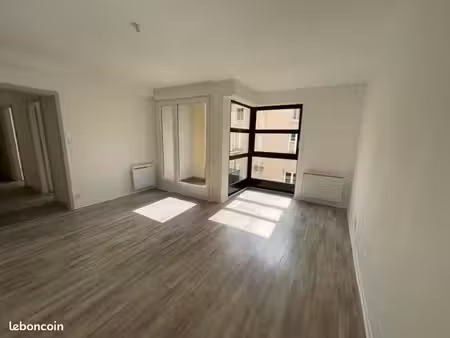 appartement f2  terrasse et parking couvert privé