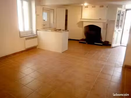 maison de village a conques / orbiel avec 1 chambre et 1 bureau