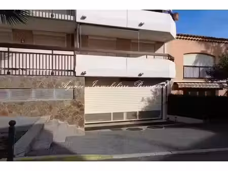 location parking 10.38 m² à sainte-maxime (83120)  150 €