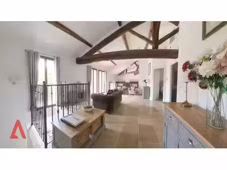 exceptionnelle grange rénovée composée de deux habitations indépendantes avec deux piscine