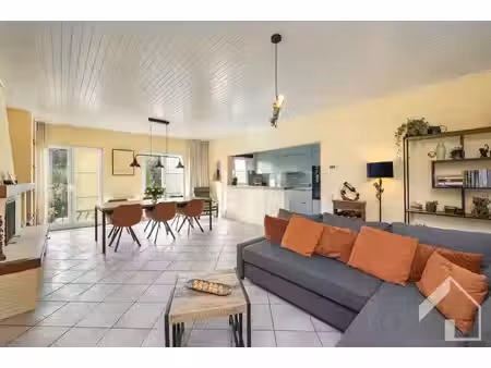 ruim appartement met garagebox
