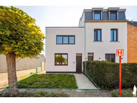 volledig gerenoveerde en instapklare woning met zonnige tuin te brasschaat!