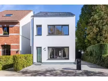 vrijstaande gezinswoning met epc b en eigen oprit in brasschaat!