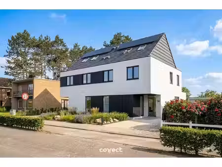 moderne halfopen nieuwbouwwoning met een grote bew. opp. van 200 m².