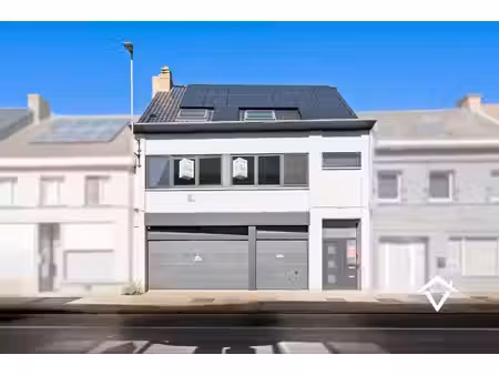 zeer grote woning te koop in het centrum van eernegem