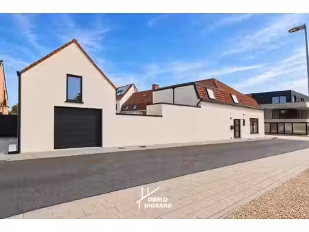 volledig gerenoveerde woning met 4 slaapkamers  2 badkamers en ruim bijgebouw