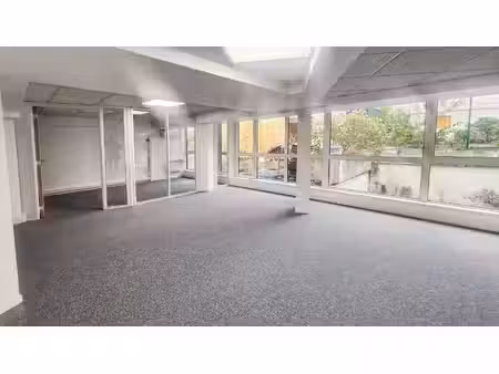 a toute proximité du métro marcel sembat  à louer  bureaux avec terrasses