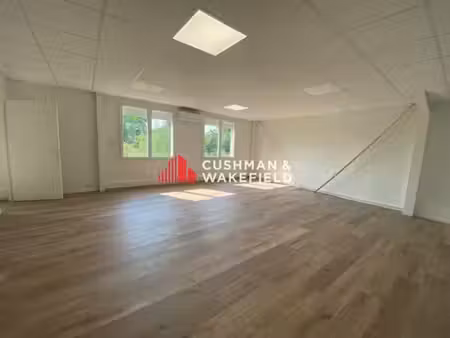 location bureaux 174m²