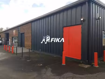 location local d’activités bruges 33520 541m²