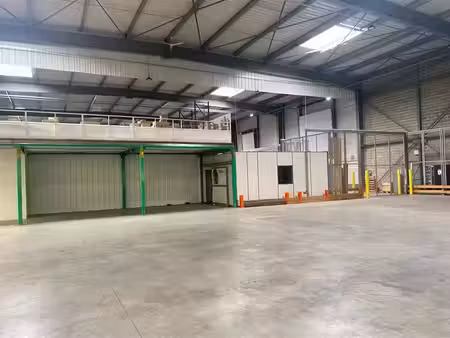 location local d'activités roissy en france 1 237 m²