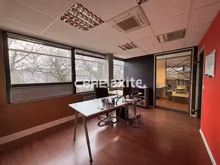 location bureau chavanod 64 m²