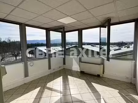location bureau meythet 63 m²