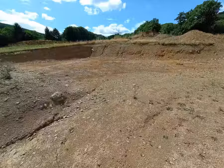 terrain constructible  borné  viabilisé