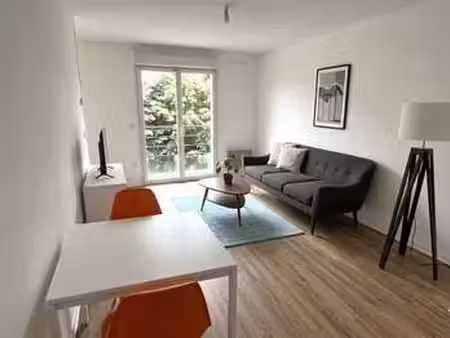 location appartement 2 pièces meublé à la roche-sur-yon centre ville (85000) : à louer 2 p
