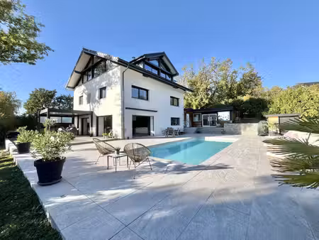 villa 335 m2 - 5 chambres - pisicne - renovation 2023