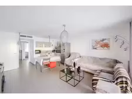 vente appartement 3 pièces 63m2 hyères 83400 - 319000 € - surface privée