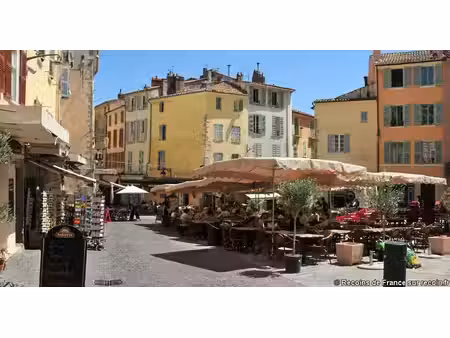 vente local commercial 8 pièces 137m2 hyères 83400 - 354000 € - surface privée