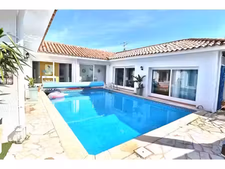villa saint laurent de la salanque 6 pièce(s) 136 m2 avec piscine sur un terrain de 1677m²