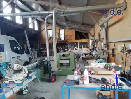 local artisanal de 524m² avec 2200 m² de terrain!!
