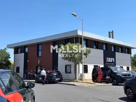 location local professionnel 1 002m²