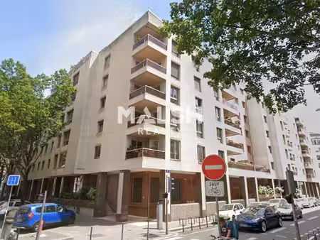 location local professionnel 245m²