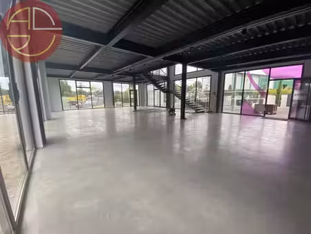 location local commercial 6 pièces