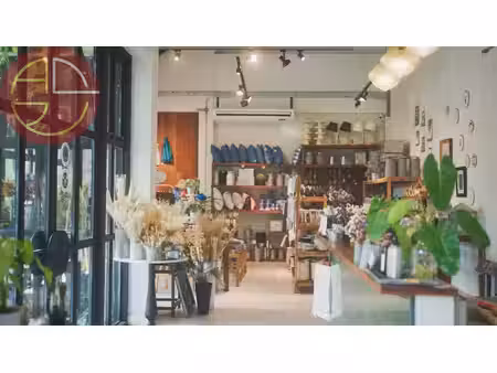 location local commercial