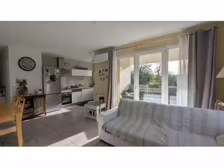t3 lumineux avec terrasse  climatisation et garage fermé