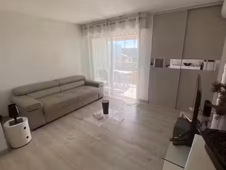 location a l’annee studio meuble valescure