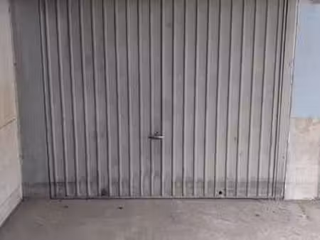 vente garage et parking à istres (13118) : à vendre / 15m² istres
