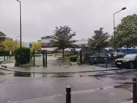 location parking à saint-denis (93200)  90 €