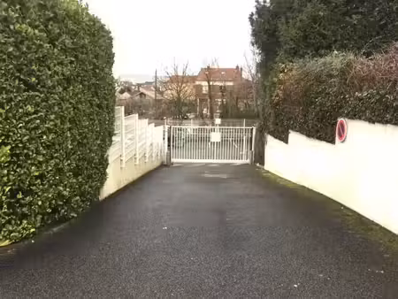 location parking à villejuif (94800)  83 €
