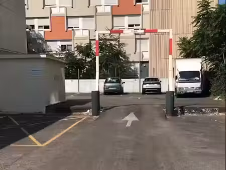 location parking à aubervilliers (93300)  111 €